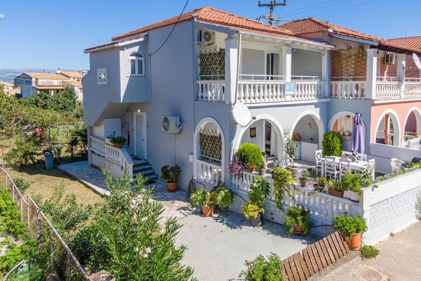 Luxury Family In The Center Of